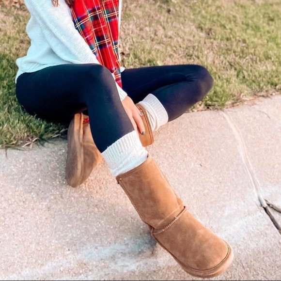 Koolaburra by UGG Women's Koola Classic Short Chestnut Suede Boots Shoes 11 NEW - Picture 2 of 3